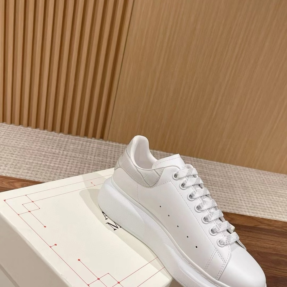Alexander McQueen Crackle Sneakers - Picture 3 of 4